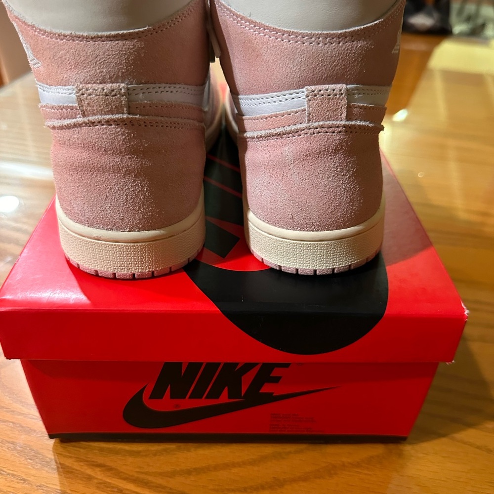 Nike Jordan 1 Retro - Picture 6 of 8